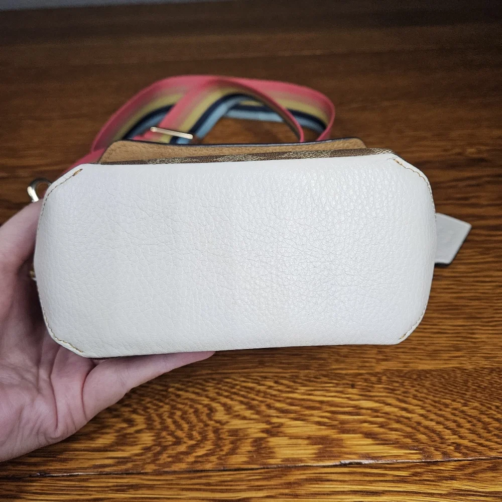 Coach x Peanuts Karlee Crossbody in Signature Canvas with Snoopy - Picture 10 of 16